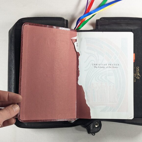 Christian Prayer book in black leather cover, vintage leather bible sleeve - Picture 7 of 13